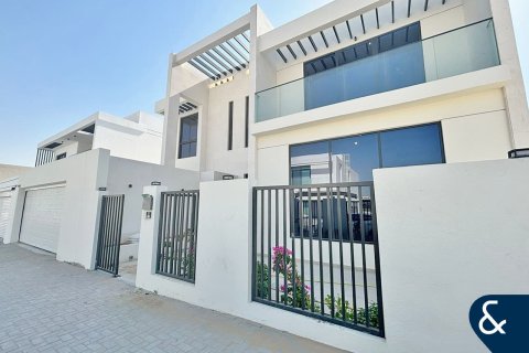 Villa en Al Furjan, Dubai, 4 dormitorios, 600 m², № 76428 - foto 1