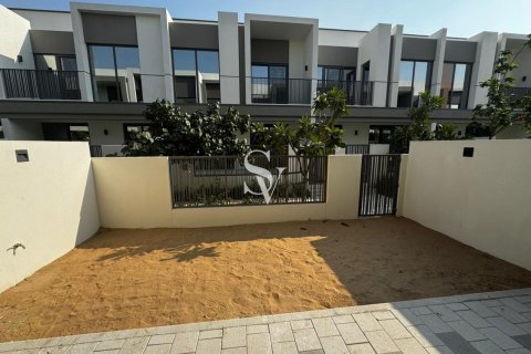 Купить таунхаус в Tilal Al Ghaf, Дубай: 3 спальни, 140м², № 72463 - фото 4