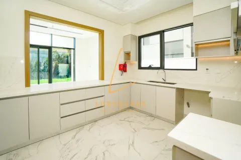 Villa in Murooj Al Furjan, Al Furjan, Dubai 4 bedrooms, 689 sq.m. № 95148 - photo 2