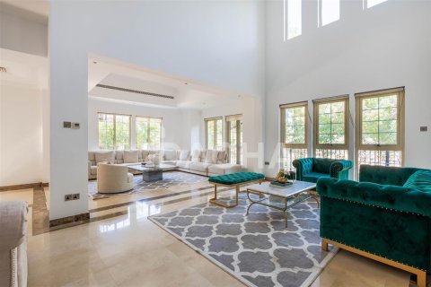 Villa en Dubai, 4 dormitorios, 501.7 m², № 7017 - foto 6