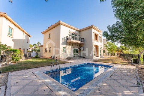 Villa en Dubai, 4 dormitorios, 492.4 m², № 7026 - foto 2