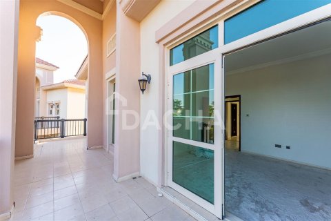 Villa en Dubai, 4 dormitorios, 492.4 m², № 7026 - foto 8