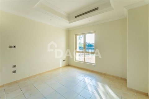 Villa en Dubai, 4 dormitorios, 492.4 m², № 7026 - foto 6