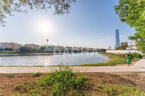 Villa en Dubai, 4 dormitorios, 492.4 m², № 7026 - foto 1