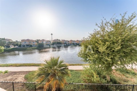 Villa en Dubai, 4 dormitorios, 492.4 m², № 7026 - foto 9