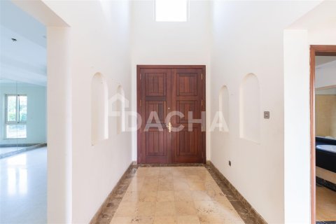 Villa en Dubai, 4 dormitorios, 492.4 m², № 7026 - foto 3