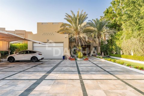 Villa en Dubai, 4 dormitorios, 511 m², № 7019 - foto 1