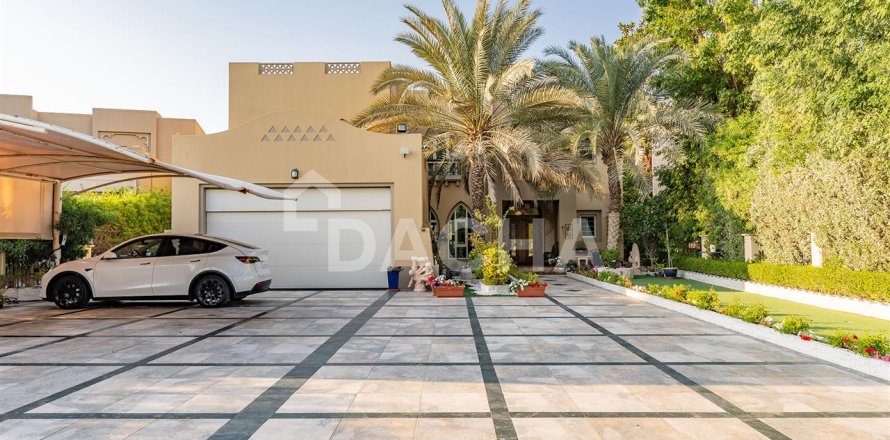 Villa en Dubai, 4 dormitorios, 511 m², № 7019
