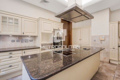 Villa in Al Barari, Dubai 6 bedrooms, 1010 sq.m. № 5026 - photo 10