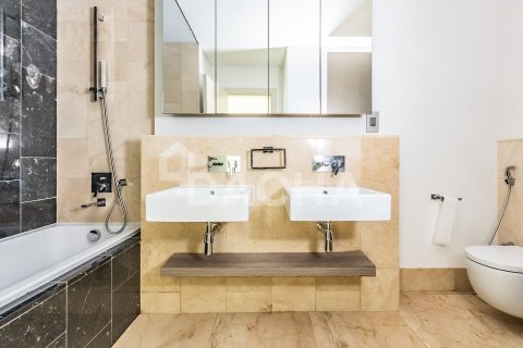 Купить квартиру в The Crescent, Пальма Джумейра, Дубай: 2 спальни, 123м², № 104998 - фото 15