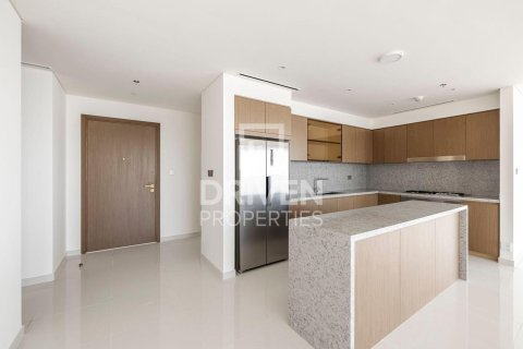 Apartment in EMAAR Beachfront, Dubai Harbour, Dubai 3 bedrooms, 227 sq.m. № 86715 - photo 16