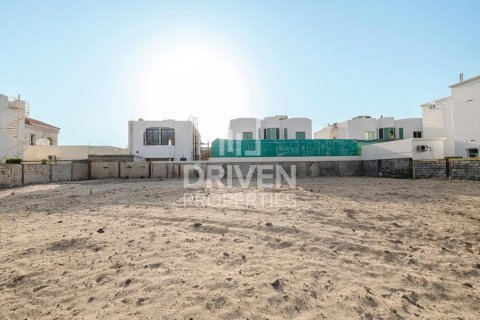 Terreno en Umm Suqeim, Dubai, 1117.62 m², № 135910 - foto 10