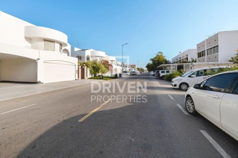 Terreno en Umm Suqeim, Dubai, 1117.62 m², № 135910 - foto 2