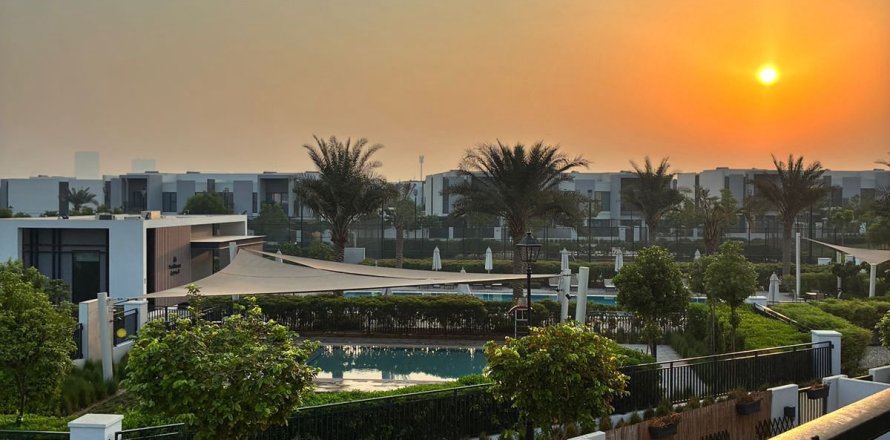 Townhouse in Dubai 4 bedrooms, 307.9 sq.m. № 7485