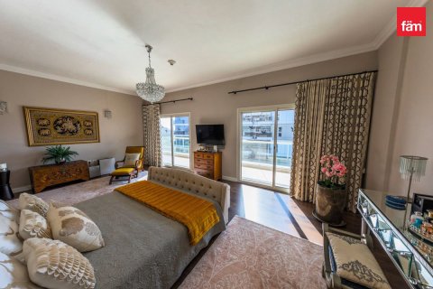 Penthouse in Dubai Sports City, Dubai 4 bedrooms, 455.9 sq.m. № 10535 - photo 15