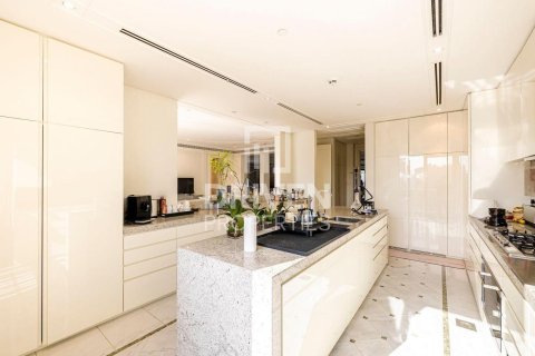Apartment in Palazzo Versace, Culture Village, Dubai 4 bedrooms, 467.77 sq.m. № 128380 - photo 16