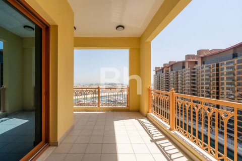 Снять в аренду квартиру в Пальме Джумейре, Дубай: 3 спальни, 377м², № 21478 - фото 9