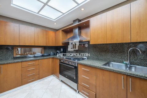 Apartment in Jumeirah Beach Residence, Dubai 2 bedrooms, 153 sq.m. № 73172 - photo 8