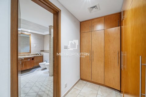 Apartment in Jumeirah Beach Residence, Dubai 2 bedrooms, 153 sq.m. № 73172 - photo 13