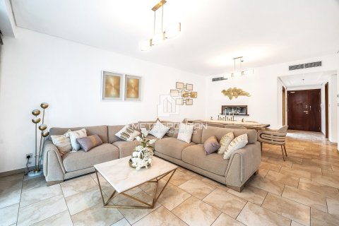 Apartment in Jumeirah Beach Residence, Dubai 2 bedrooms, 153 sq.m. № 73172 - photo 4