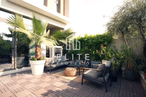 Купить квартиру в Дубае: 2 спальни, 170м², № 69920 - фото 1