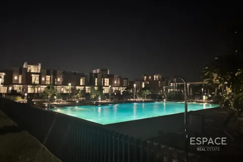 Купить виллу в Мудоне, Дубай: 3 спальни, 206м², № 61860 - фото 15