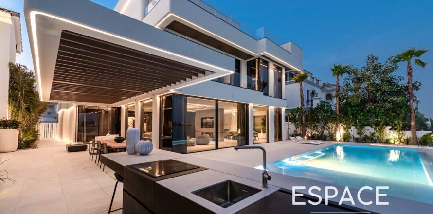 Вилла в Пальме Джумейре, Дубай, 6 спален, 687м², № 61870