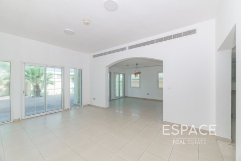 Villa en Jumeirah Village Triangle, Dubai, 2 dormitorios, 250 m², № 61872 - foto 3