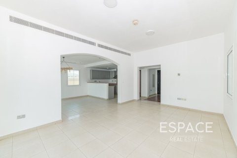 Villa en Jumeirah Village Triangle, Dubai, 2 dormitorios, 250 m², № 61872 - foto 4