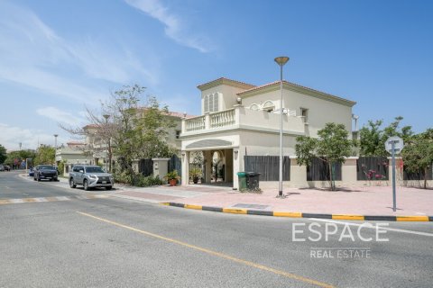 Villa en Jumeirah Village Triangle, Dubai, 2 dormitorios, 250 m², № 61872 - foto 1