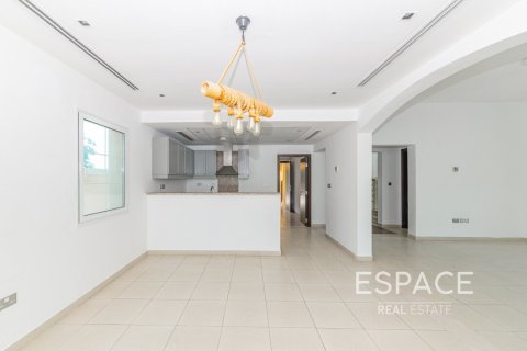 Villa en Jumeirah Village Triangle, Dubai, 2 dormitorios, 250 m², № 61872 - foto 5