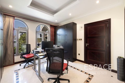 Villa in Palm Jumeirah, Dubai 4 bedrooms, 465 sq.m. № 61861 - photo 15