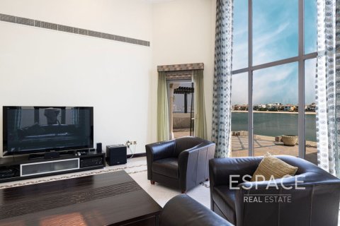 Villa in Palm Jumeirah, Dubai 4 bedrooms, 465 sq.m. № 61861 - photo 5