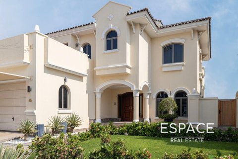 Villa in Palm Jumeirah, Dubai 4 bedrooms, 465 sq.m. № 61861 - photo 1