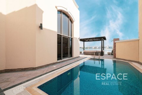 Villa in Palm Jumeirah, Dubai 4 bedrooms, 465 sq.m. № 61861 - photo 9