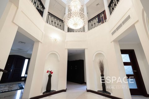 Villa in Palm Jumeirah, Dubai 4 bedrooms, 465 sq.m. № 61861 - photo 4
