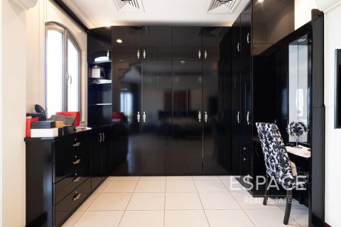 Villa in Palm Jumeirah, Dubai 4 bedrooms, 465 sq.m. № 61861 - photo 6