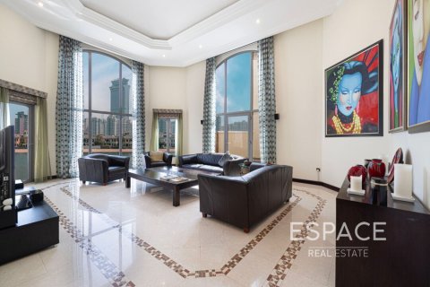 Villa in Palm Jumeirah, Dubai 4 bedrooms, 465 sq.m. № 61861 - photo 3