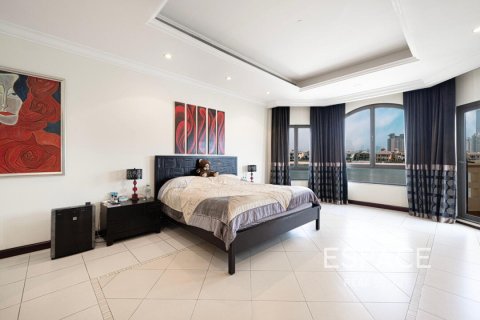 Villa in Palm Jumeirah, Dubai 4 bedrooms, 465 sq.m. № 61861 - photo 18