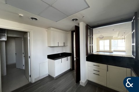 Apartment in Emaar 6 Towers, Dubai Marina, Dubai 4 bedrooms, 270 sq.m. № 98817 - photo 15