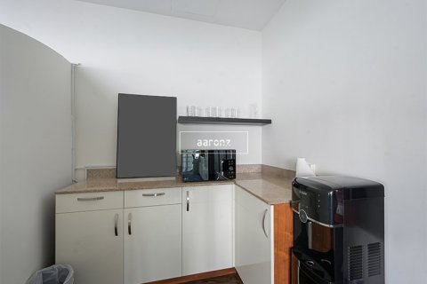 Office in Jumeirah Lake Towers, Dubai 96.9 sq.m. № 51021 - photo 9