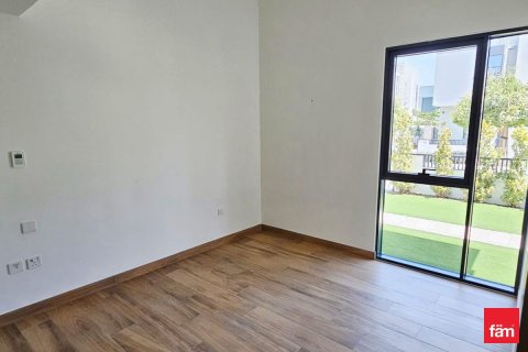 Villa in Al Furjan, Dubai 4 bedrooms, 462.8 sq.m. № 111018 - photo 12