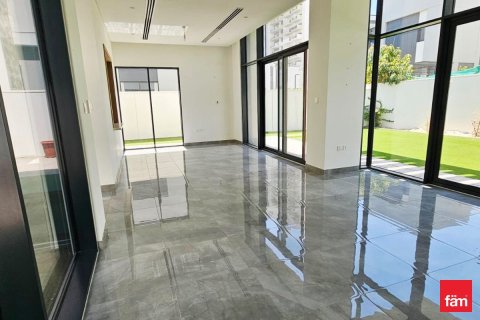 Villa in Al Furjan, Dubai 4 bedrooms, 462.8 sq.m. № 111018 - photo 17