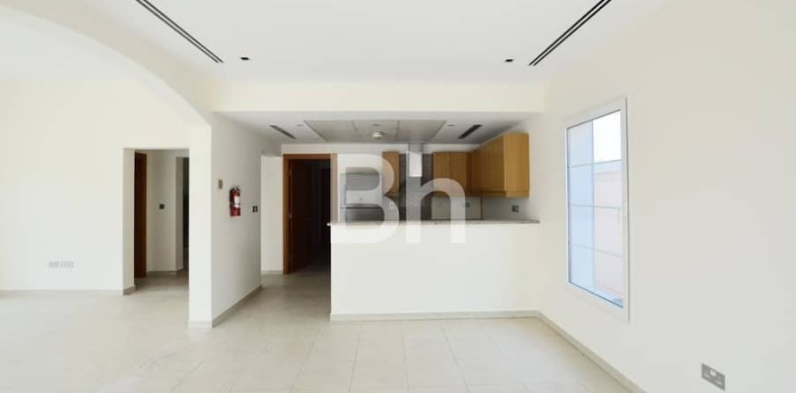 Villa in Jumeirah Village Triangle, Dubai 2 bedrooms, 636 sq.m. № 22156