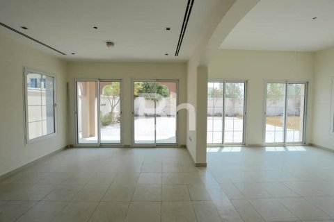 Villa in Jumeirah Village Triangle, Dubai 2 bedrooms, 636 sq.m. № 22156 - photo 10