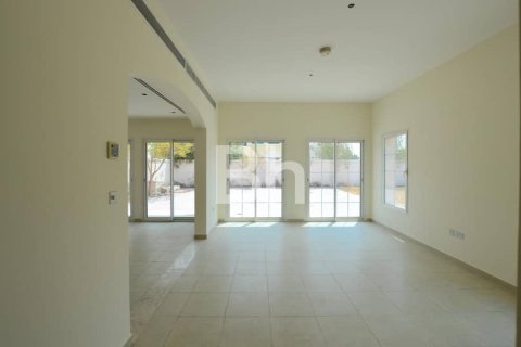 Villa in Jumeirah Village Triangle, Dubai 2 bedrooms, 636 sq.m. № 22156 - photo 11