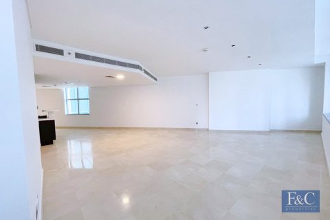 Apartment in DIFC, Dubai 2 bedrooms, 139 sq.m. № 103842 - photo 20