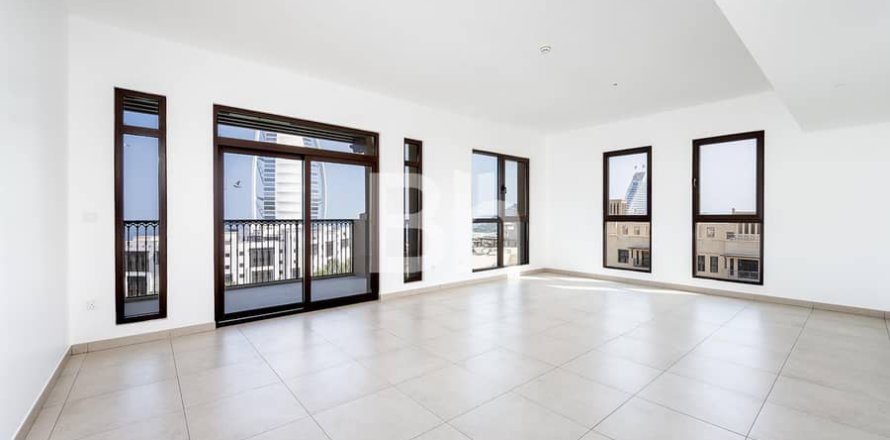 Квартира в Умм-Сукейме, Дубай, 3 спальни, 174м², № 57368
