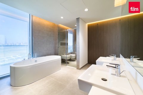 Apartment in Dubai 4 bedrooms, 388.5 sq.m. № 10368 - photo 13