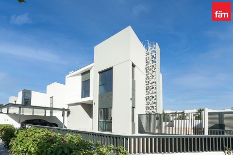 Villa en Al Furjan, Dubai, 4 dormitorios, 833.8 m², № 10365 - foto 1
